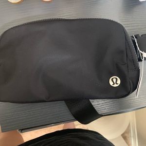 Lululemon everywhere belt bag 1L